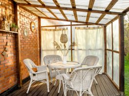 Les clés pour installer un toit de terrasse en polycarbonate