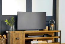 Comment fabriquer un meuble TV sur mesure avec du bois de récup